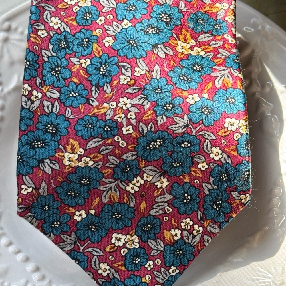 Oscar de la Renta Couture Silk Hand Sewn Floral Tie Red Blue